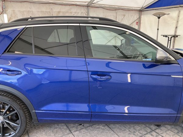 2019 Volkswagen T-Roc 2.0 TSI R 4Motion - Image 11