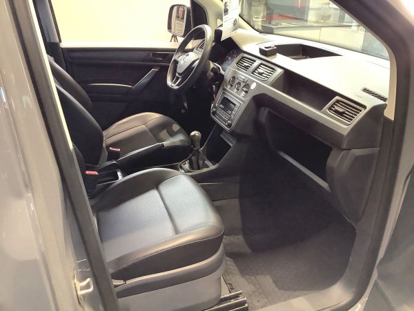 2018 Volkswagen Caddy 2.0 TDI Kombi EcoProfi BlueMotion - Image 5