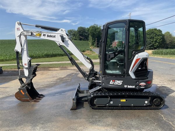 2021 Bobcat E35 Backhoe 140 hours Mini Excavator
