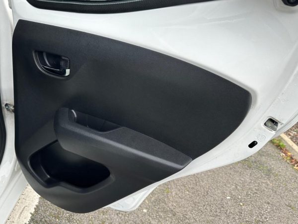 2016 Toyota Aygo 1.0 VVT-i x-pression x-shift - Image 2