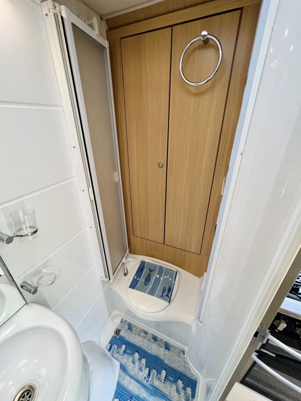 2011 Fiat Ducato Bessacarr E435 Luxury 4 Berth Motorhome - Image 29