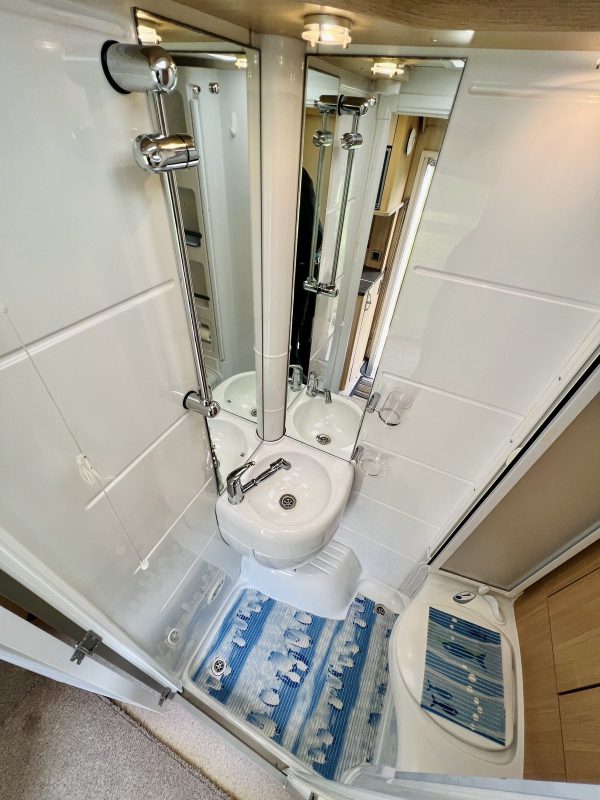 2011 Fiat Ducato Bessacarr E435 Luxury 4 Berth Motorhome - Image 28