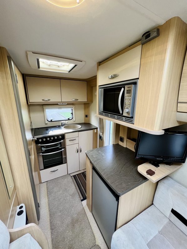 2011 Fiat Ducato Bessacarr E435 Luxury 4 Berth Motorhome - Image 13