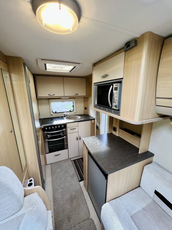 2011 Fiat Ducato Bessacarr E435 Luxury 4 Berth Motorhome - Image 12