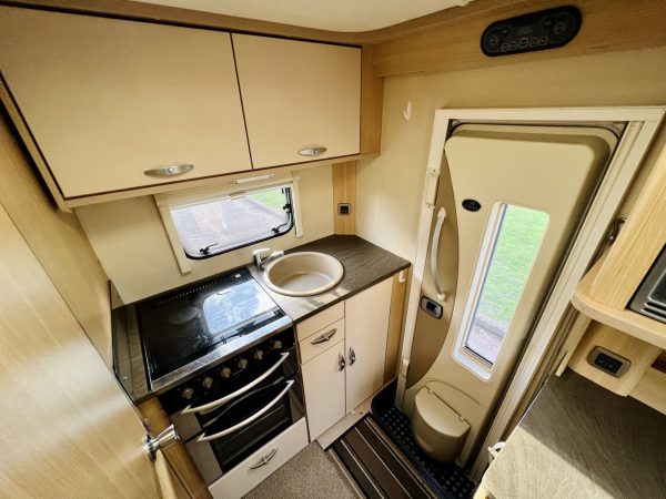 2011 Fiat Ducato Bessacarr E435 Luxury 4 Berth Motorhome - Image 8