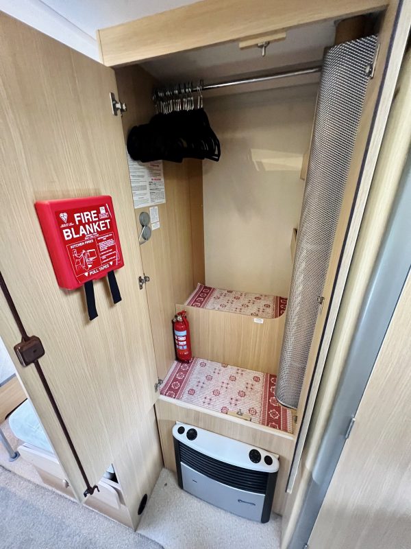 2011 Fiat Ducato Bessacarr E435 Luxury 4 Berth Motorhome - Image 3